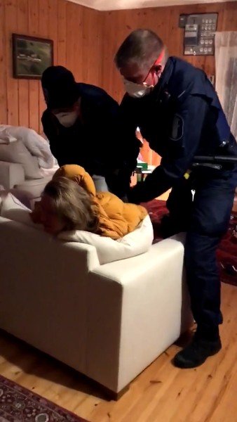 https://www.eesti.ca/movies/2021/Police-forcibly-take-woman-to-hospital.jpg