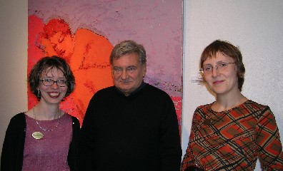 Näituse avamisel (vas.) Maimu Nõmmik, kunstnik Ado Lill ja Riina Kindlam.  Foto: V. Külvet  - pics/2005/11758_7.jpg