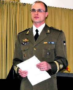 NATOlaste nimel tervitas kol-ltn Ilmar Tamm.  Foto: A. Siebert - pics/2006/12763_1.jpg