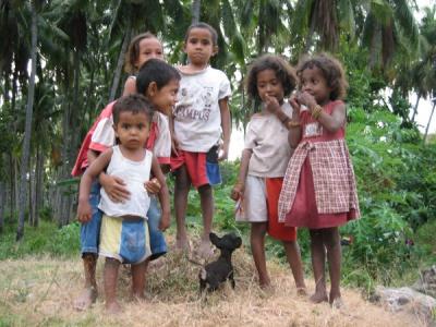 Ida-Timori paljukannatanud ja kõikenäinud lapsed. Foto: M. Org - pics/2006/14099_6_t.jpg
