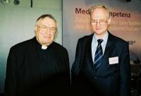 Kardinal Karl Lehmann < Saksa Piiskopikonverentsi esimees (vas) koos dr Peter Hasenbergiga. Foto: Aino Siebert - pics/2006/14203_11_t.jpg