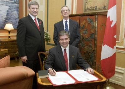 The Honourable Peter Van Loan has been sworn in as a Privy Councillor and appointed the President of the Queen¹s Privy Council for Canada, Minister of Intergovernmental Affairs, and Minister for Sport.  The official photo has Prime Minister Stephen Harper and Supreme Court Justice Ian Binnie witnessing the historic signature at Rideau Hall on November 27, 2006. - pics/2006/14770_1_t.jpg