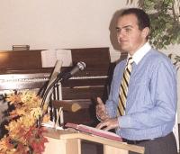 Koguduse noortetöö koordinaator Jonathan Wilbiks kõnelemas.<br> Foto: I. Lillevars.<br>  - pics/2007/10/17905_2_t.jpg