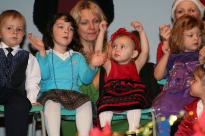 Lapsed jõuluvanale laulmas. - pics/2007/12/18546_6_t.jpg