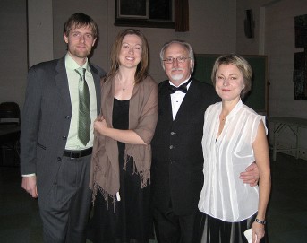 Grupp pidulisi  (vas.) Anton Tikovt, Shannon Peacocke, Karl Raudsepp ja<br>  Ingrid Tärk. - pics/2007/15149_1.jpg