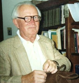 Prof Victor Terras oma kabinetis, Brown University, 1995. Foto: Uno Schultz - pics/2007/15383_1.jpg