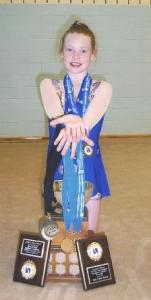 Kalevi tõusev noor täht Teija Korjus on võitnud  mitmeid medaleid, on Canada Green Novice National Team'i liige ning Ontario provintsi kuldmedali ja karika omanik. - pics/2007/16783_2_t.jpg