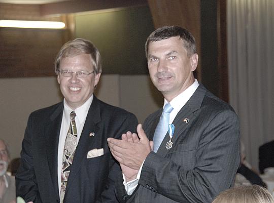 Toronto Eesti Ühispanga uus president Toomas Kütti koos peaministriga - pics/2007/17067_13.jpg