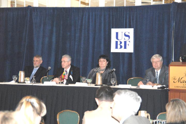 Hommikusel konverentsil US Balti fondi esindajatega arvamustest Eestis. - pics/2008/04/19690_16.jpg