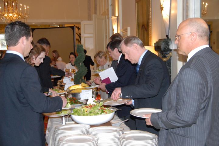 Rikkalik laud suursaadikutele. - pics/2008/04/19690_17.jpg