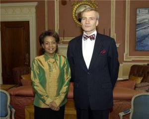 Eesti suursaadik Kanadas Väino Reinart ja Kanada kindralkuberner Michaëlle Jean. Foto: Välisministeerium - pics/2008/05/19937_2_t.jpg