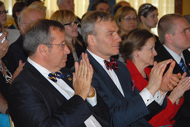 President Toomas Hendrik Ilves ja uus Eesti suursaadik Kanadas Väino Reinart. - pics/2008/05/19960_17.jpg