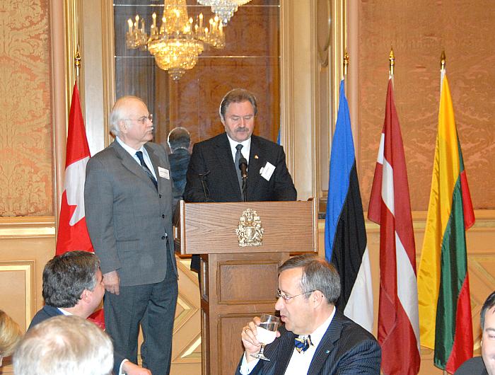 Avo Kittask President of the Estonian Central Council (right) and MC Andres Raudsepp (left) - pics/2008/05/20007_13.jpg
