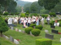 Leinapäeva kalmistuteenistusel ja “Linda³ mälestussamba õnnistamisel osalenud Kensico kalmistul. Foto: erakogust   - pics/2008/08/20694_1_t.jpg