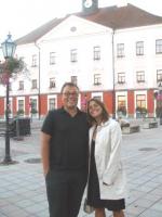 Marcus Kolga koos abikaasa Monikaga Tartus Raekoja platsil.<br> Foto: Piret Noorhhani<br>  - pics/2008/08/20756_2_t.jpg