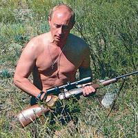   Venemaa peaminister Vladimir Putin eelistab börsikrahhi asemel rääkida riigi juhtivast rollist maailmamajanduses. Pilt pärineb möödunud aastast, kui Putin veel presidendiametit pidas ja tekitas kõmu Tõvas tehtud poolpaljaste jahipiltidega.  Foto: AP / Scanpix  - pics/2008/09/21056_2.jpg