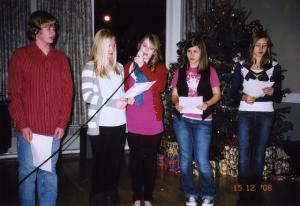 Kristjan, Kassandra, Katriina, Mia ja Kairi olid mures jõuluvana vitsakimbu<br> pärast. - pics/2008/12/22181_3_t.jpg
