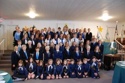 Pildil on praegused ja endised Põhjala Tütarde lipkonna liikmed 60. aastapäeva pühitsemisel. Foto: Kevin McConville. - pics/2009/04/23262_1_t.jpg