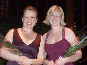Fotol vasakult: Cindy Koistinen (sopran) ja Heidi Saario (klaver) pärast edukat kontserti Ottawas.<br> Foto: Ülle Baum - pics/2009/05/23684_1_t.jpg