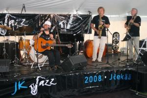 Meeles JK Jazz 2008: vas. Sergio Bastos, Raivo Tafenau, Ain Agan. - pics/2009/08/24753_2_t.jpg