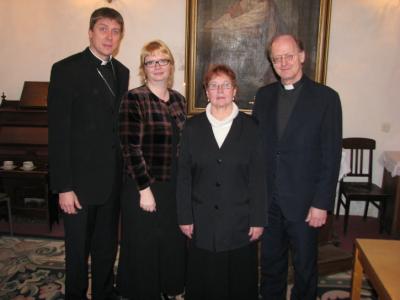 Kaks põlvkonda  Toomkoguduse õpetajaid abikaasadega. Urmas ja Egle Viilma ning Anne-Mai ja Jaak Salumäe. Foto: T.P. - pics/2010/01/26942_1_t.jpg