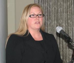    Kõneleb panga laenuosakonna juhataja Jennifer Hutcheon.   Foto: E. Timmusk    - pics/2010/03/27632_4_t.jpg