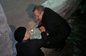 President Ilves mälestas märtsipommitamise ohvreid<br>Foto: Andres Putting - pics/2011/03/31689_1.jpg