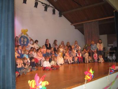  T.E.S. Lasteaia õpilased esitavad laule emadepäevaks. Foto: Martin Kiik<br> <br> - pics/2011/05/32355_1_t.jpg