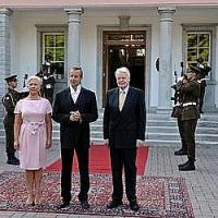 President Toomas Hendrik Ilves kohtus Islandi presidendi Òlafur Ragnar Grimssoniga.<br>foto: Erik Peinar (välisministeerium) - pics/2011/08/33240_2_t.jpg
