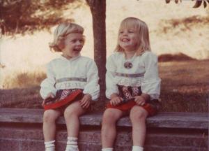 Estonian girls in California (Virve is on the left). Photo from personal archive. - pics/2011/10/33908_3_t.jpg