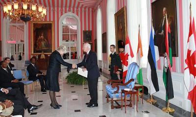 Eesti suursaadik Kanadas Marina Kaljurand  annab 1. detsembril Kanada kindralkubernerile David Johnstonile üle oma volikirja. Foto: Ülle Baum - pics/2011/12/34326_1_t.jpg