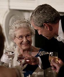 Elizabeth II and George W. Bush share a toast during a state dinner at the White House, 7 May 2007 - pics/2012/02/35083_001.jpg