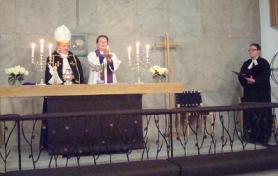 <br>Foto: Teenisid piiskop Andres Taul, piiskop Jana Jeruma-Grinsberga ja õp Lagle Heinla.  - pics/2012/04/36119_001_t.jpg