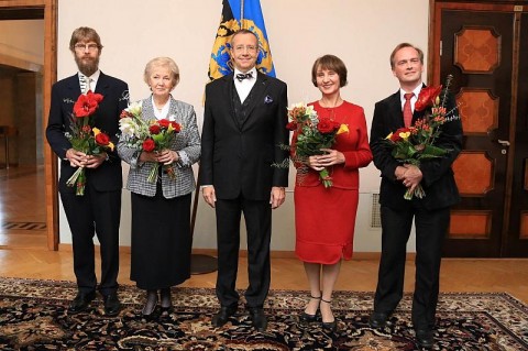 <br>Fotol (vasakult): Jaan Kalda, Tiiu Peäske, president Toomas Hendrik Ilves, Epp Vodja ja Mart Noorma - pics/2013/10/40593_001_t.jpg