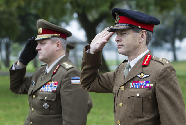 Major General Riho Terras ja Sir Adrian Bradshaw - pics/2014/09/43196_001.jpg