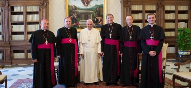 Piiskop Philippe Jourdan (paremalt esimene) Vatikanis. Foto: Radio Vaticana - pics/2015/06/45113_001.jpg