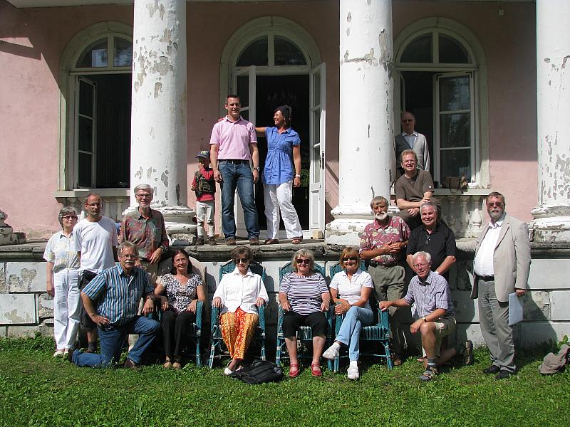 Buxhoevedenite perekonna kokkutulekust osavõtjad 2010 aastal Kõljalas  - pics/2016/05/47601_001.jpg