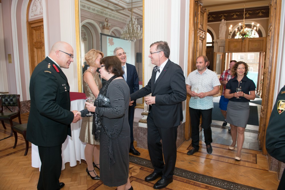Pilt – suursaadikut tervitab<br>Välisministeeriumi asekantsler Mart Laanemäe - pics/2016/07/47909_003.jpg