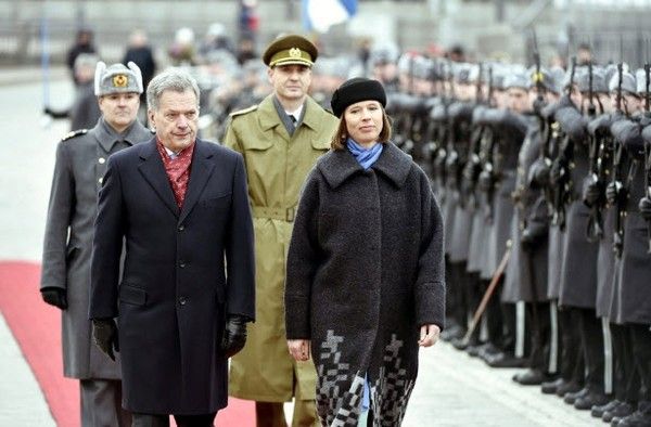 The President of Finland Sauli Niinisto and the President of Estonia Kersti Kaljulaid beginning her two-day state visit in Helsinki on March 7. (Reuters/Jussi Nukari)  - pics/2017/03/49460_001.jpg