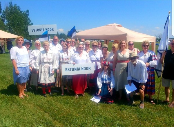 Seedrioru observed the 100th anniversary of Estonia’s independence with a traditional song festival on June 30. The Estonian Choir, along with several others, showed their inimitable musical mettle by participating and challenging the exhaustive 100-degree venue. No signs of any wilting by these singers. Photo: Siobhan Giles.     - pics/2018/08/52150_001_t.jpg