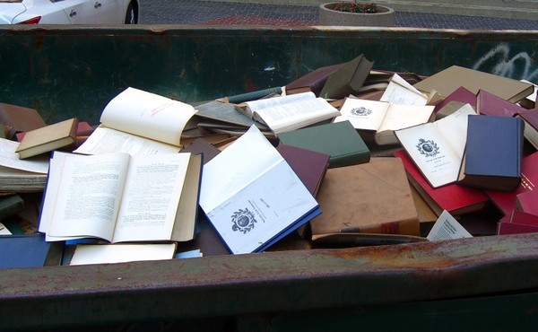 Photo for illustration only. Not actual Estonian House dumpster. - pics/2018/09/52250_001.jpg