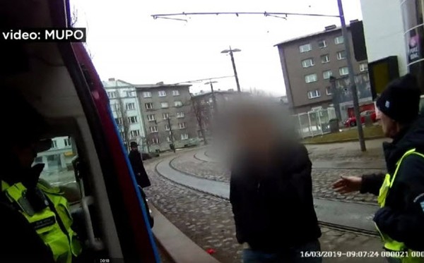 Footage captured by Tallinn Municipal Police Department video of the verbal attack. Source: Tallinn Municipal Police Department  - pics/2019/03/53296_001.jpg