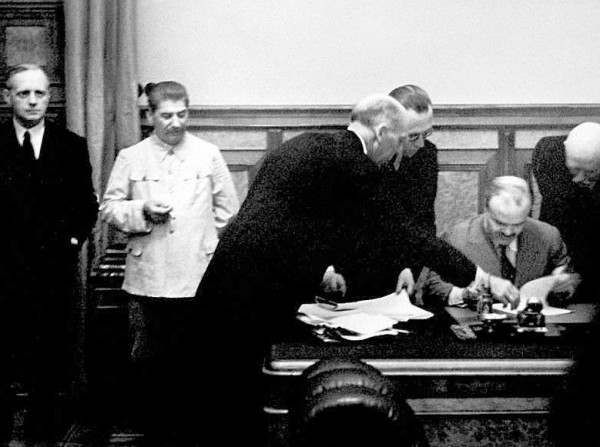  German Nazi Foreign Minister Joachim Von Ribbentrop (L), Soviet head of state Joseph Stalin (2nd L) and his Foreign Minister Vyacheslav Molotov (R) are seen on 23 August 1939 in Kremlin in Moscow during the signing of the Treaty of Non-aggression between Germany and the Union of Soviet Socialist Republics, making the outbreak of war virtually inevitable.AFP/Getty Images	 - pics/2019/08/54285_001_t.jpg