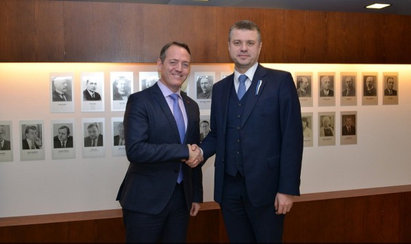 Canadian Ambassador to Estonia, Latvia and Lithuania, H.E. Mr. Kevin Rex (left) with Estonian foreign minister Urmas Reinsalu. Source: Ministry of Foreign Affairs - pics/2019/08/54294_001_t.jpg
