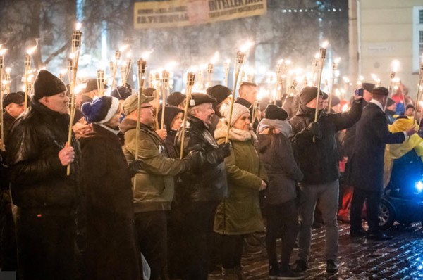 Tõrvikurongkäi Tartu rahu 100. aastapäeval Tartus. - pics/2021/02/57917_001.jpg