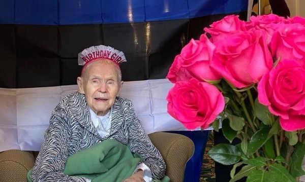 Üks viimaseid fotosid Illa Toompuust, kes poseerib oma 108. sünnipäeval New Jerseys küllatulnud eestlastele.  FOTO: Erakogu - pics/2021/03/58149_001_t.jpg