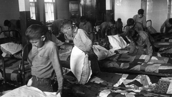 Indigenous children at a residential school in 1950. GETTY Images - pics/2021/06/58352_001_t.jpg