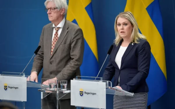 Rootsi tervishoiuameti juht Johan Carlson ning tervise ja sotsiaalminister Lena Hallengren. Autor/allikas: SCANPIX / REUTERS  - pics/2021/06/58378_001_t.webp