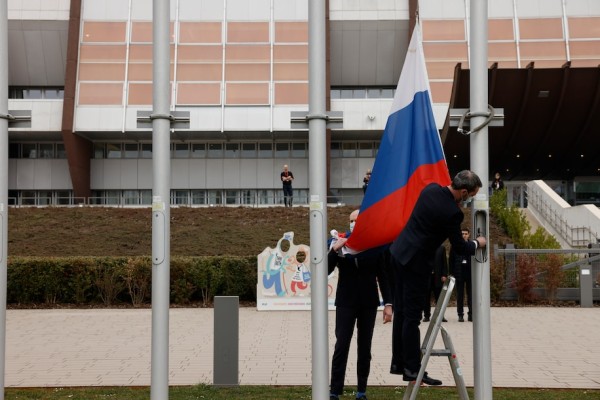 Employees remove the Russian flag from the Council of Europe building on March 16 in Strasbourg, France. (Jean-Francois Badias/AP) - pics/2022/03/59088_001_t.jpg