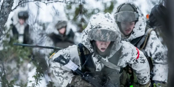 Finnish troops on the march near Tolga, Norway, in November 2018. Finnish Defence Forces/Ville Multanen  - pics/2022/03/59106_001_t.webp
